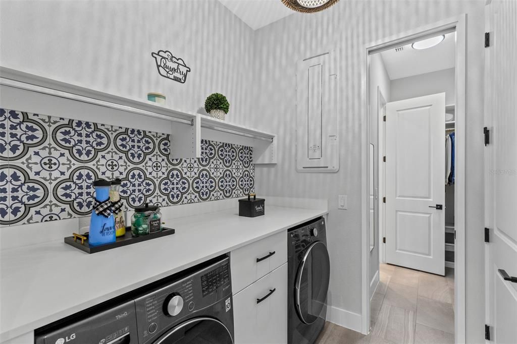 Active With Contract: $895,000 (3 beds, 2 baths, 2017 Square Feet)