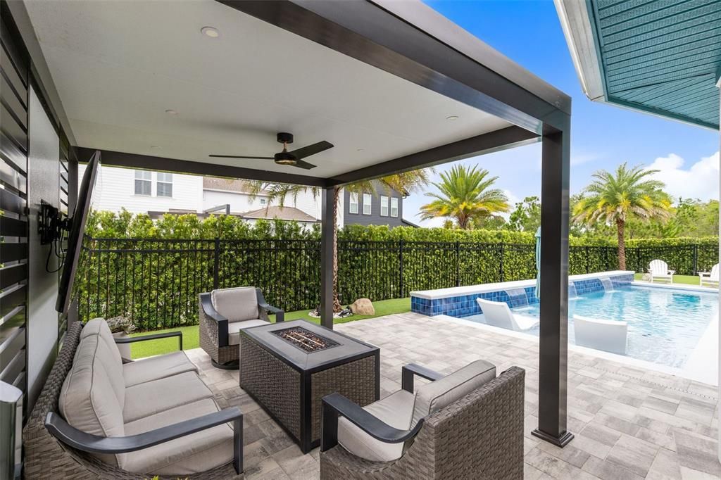 Active With Contract: $895,000 (3 beds, 2 baths, 2017 Square Feet)