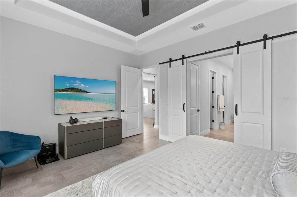 Active With Contract: $895,000 (3 beds, 2 baths, 2017 Square Feet)