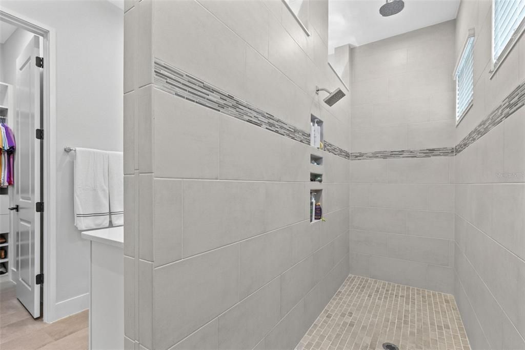 Active With Contract: $895,000 (3 beds, 2 baths, 2017 Square Feet)