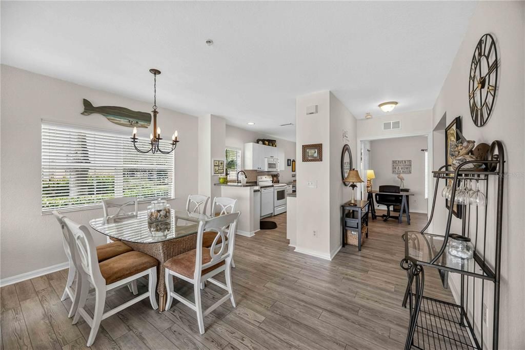 На продажу: $179,900 (3 спален, 2 ванн, 1293 Квадратных фут)
