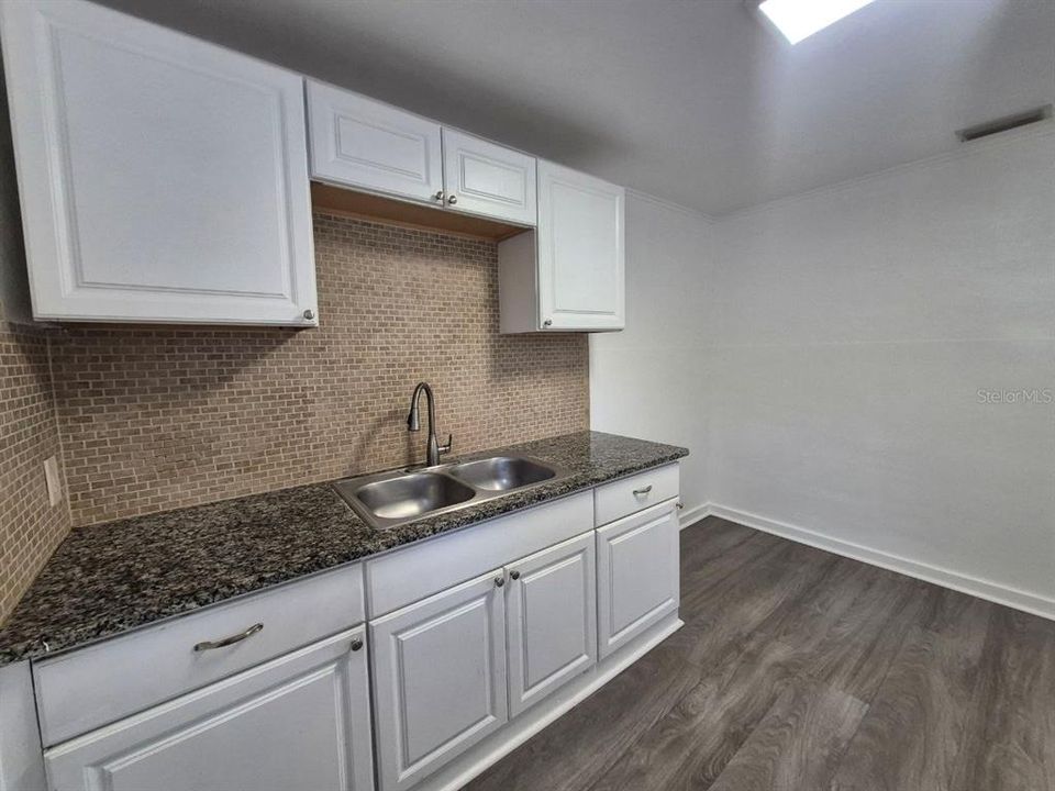 For Rent: $1,450 (2 beds, 1 baths, 598 Square Feet)