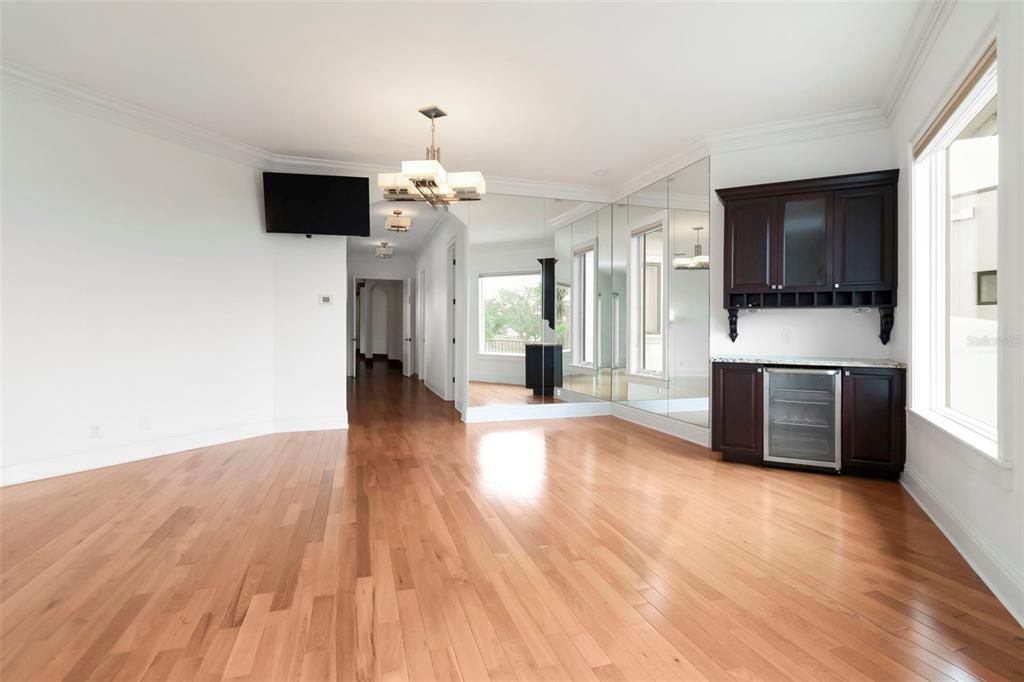 For Sale: $4,750,000 (5 beds, 4 baths, 6244 Square Feet)