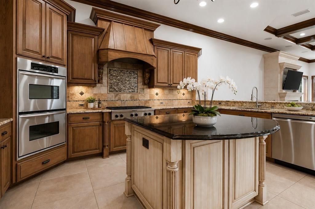 For Sale: $4,750,000 (5 beds, 4 baths, 6244 Square Feet)