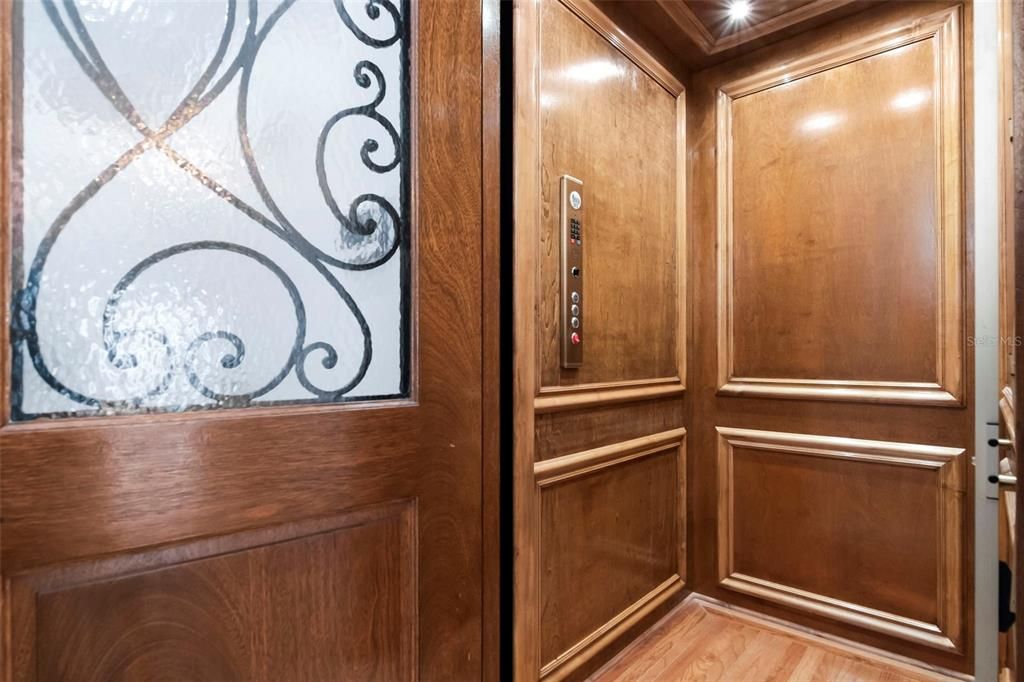For Sale: $4,750,000 (5 beds, 4 baths, 6244 Square Feet)