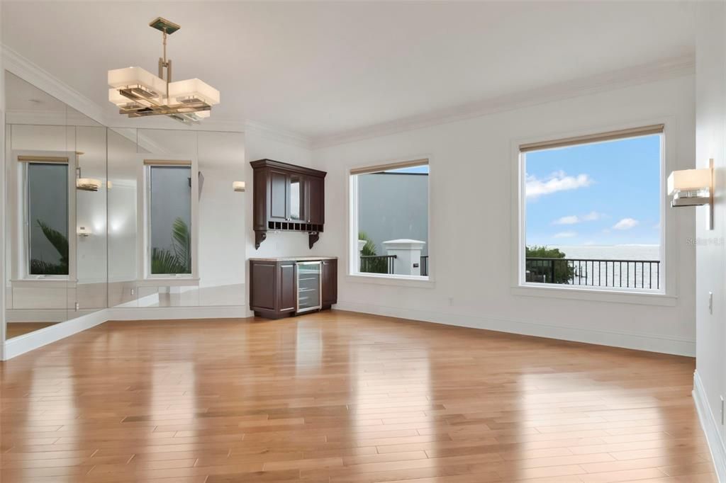 For Sale: $4,750,000 (5 beds, 4 baths, 6244 Square Feet)