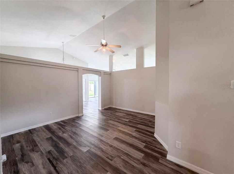 En Venta: $440,000 (4 camas, 2 baños, 1878 Pies cuadrados)