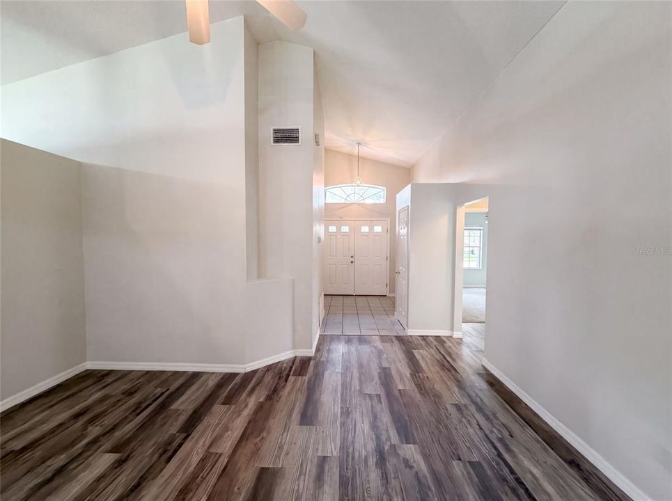 En Venta: $440,000 (4 camas, 2 baños, 1878 Pies cuadrados)