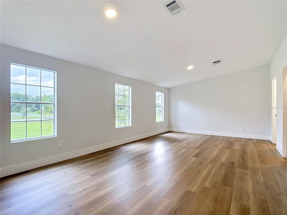 For Sale: $340,000 (4 beds, 2 baths, 1890 Square Feet)