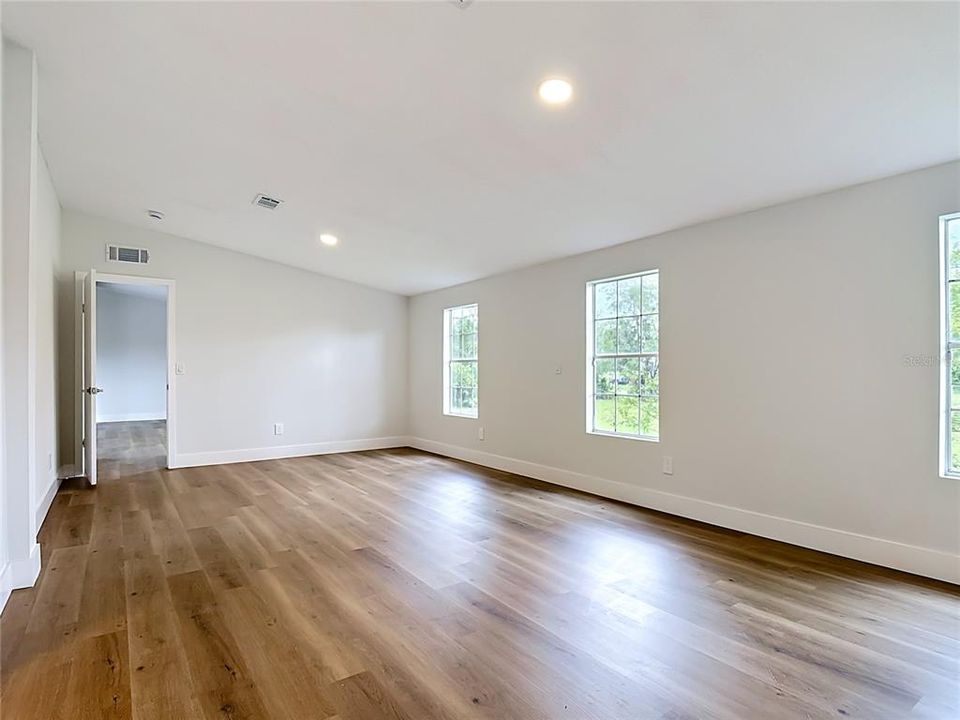 For Sale: $340,000 (4 beds, 2 baths, 1890 Square Feet)
