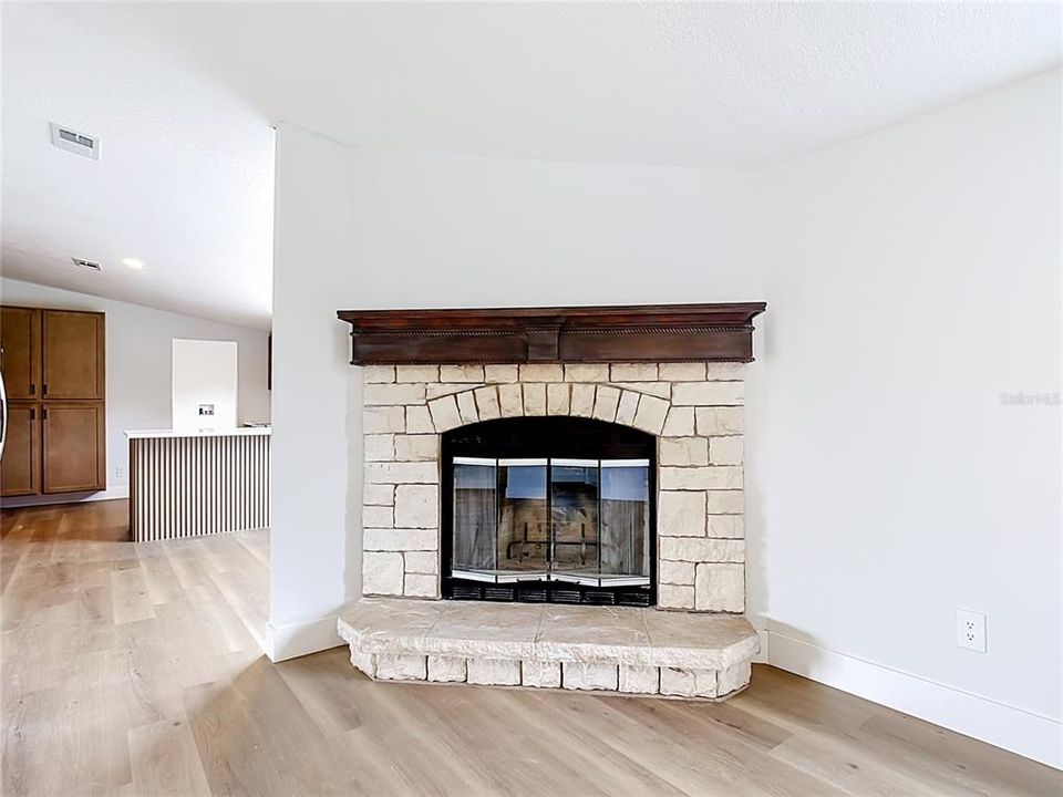 For Sale: $340,000 (4 beds, 2 baths, 1890 Square Feet)