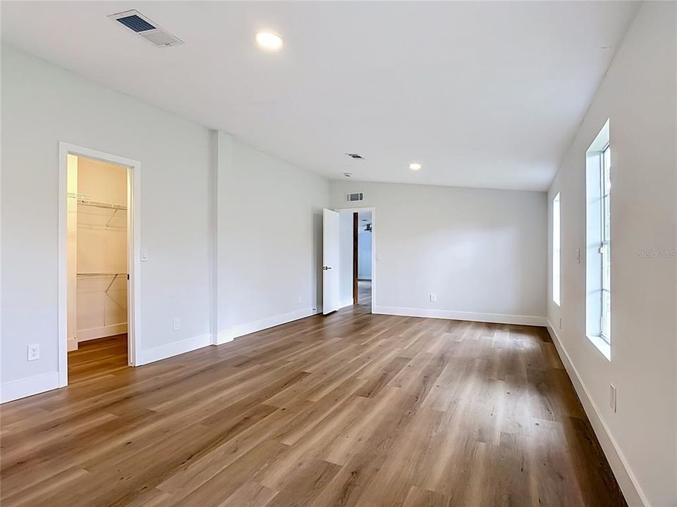 For Sale: $340,000 (4 beds, 2 baths, 1890 Square Feet)