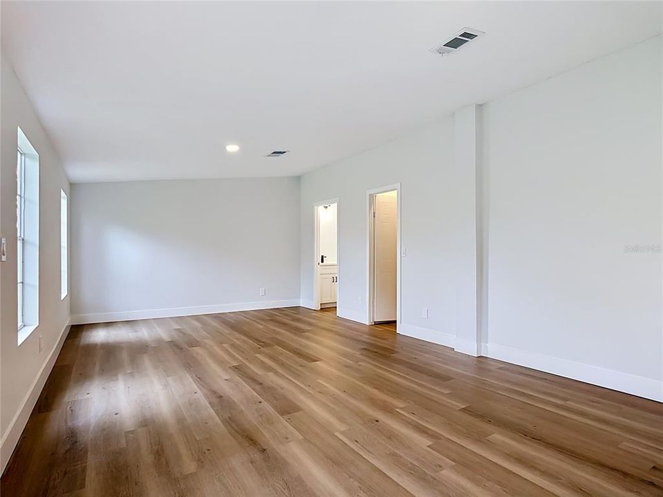 For Sale: $340,000 (4 beds, 2 baths, 1890 Square Feet)