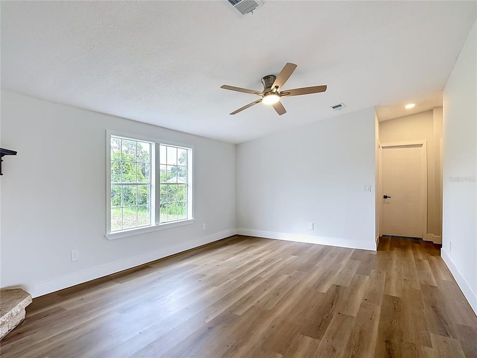 For Sale: $340,000 (4 beds, 2 baths, 1890 Square Feet)