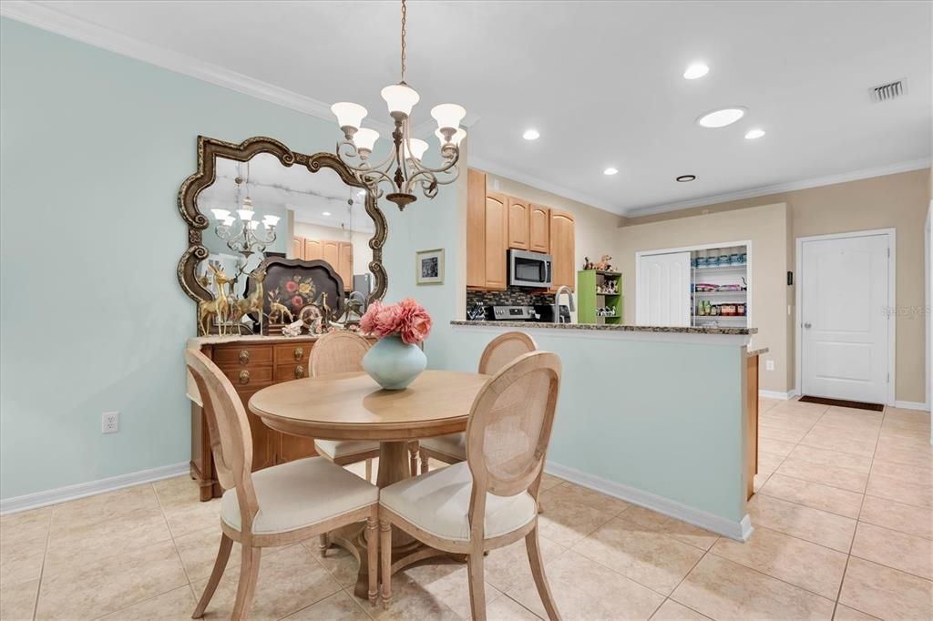 For Sale: $337,000 (3 beds, 2 baths, 1704 Square Feet)