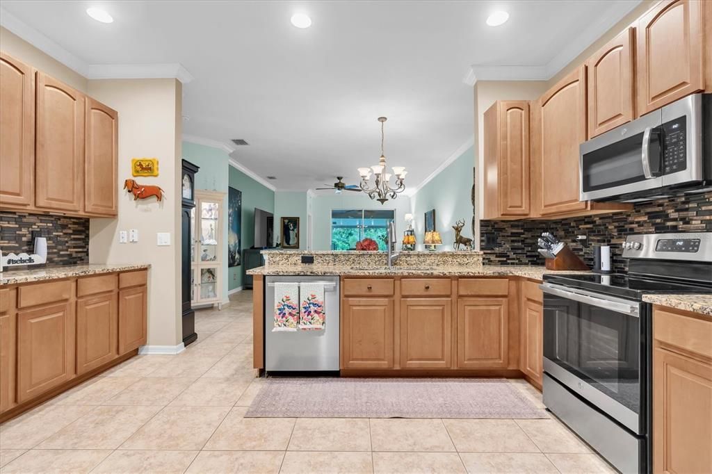 For Sale: $337,000 (3 beds, 2 baths, 1704 Square Feet)