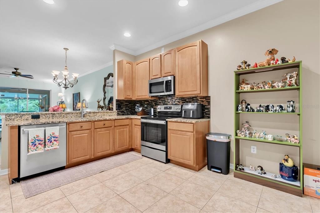 For Sale: $337,000 (3 beds, 2 baths, 1704 Square Feet)