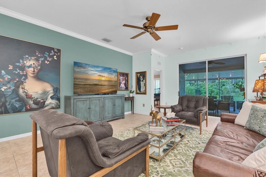 For Sale: $337,000 (3 beds, 2 baths, 1704 Square Feet)
