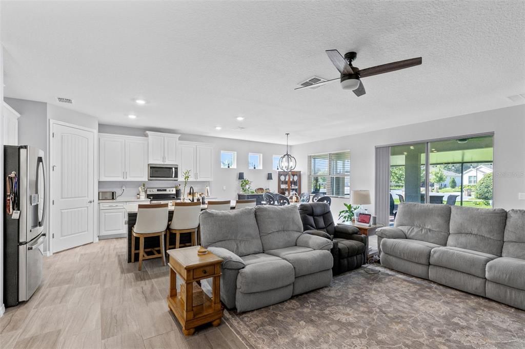 For Sale: $455,000 (4 beds, 2 baths, 2034 Square Feet)