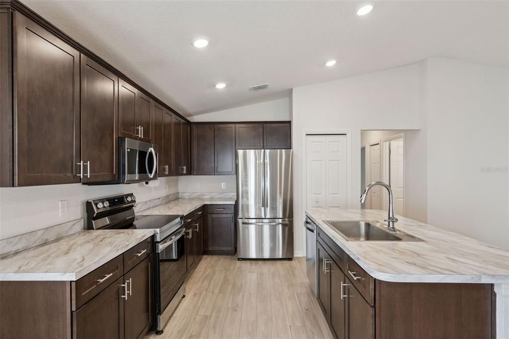 For Sale: $320,000 (3 beds, 2 baths, 1509 Square Feet)