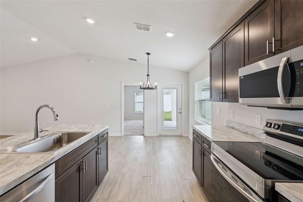 For Sale: $320,000 (3 beds, 2 baths, 1509 Square Feet)