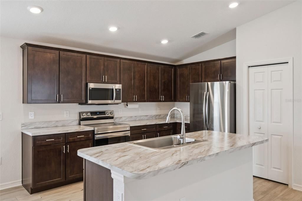 For Sale: $320,000 (3 beds, 2 baths, 1509 Square Feet)