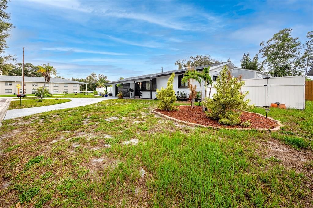 For Sale: $589,000 (4 beds, 2 baths, 1648 Square Feet)
