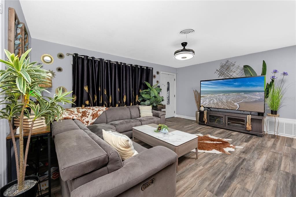 For Sale: $589,000 (4 beds, 2 baths, 1648 Square Feet)