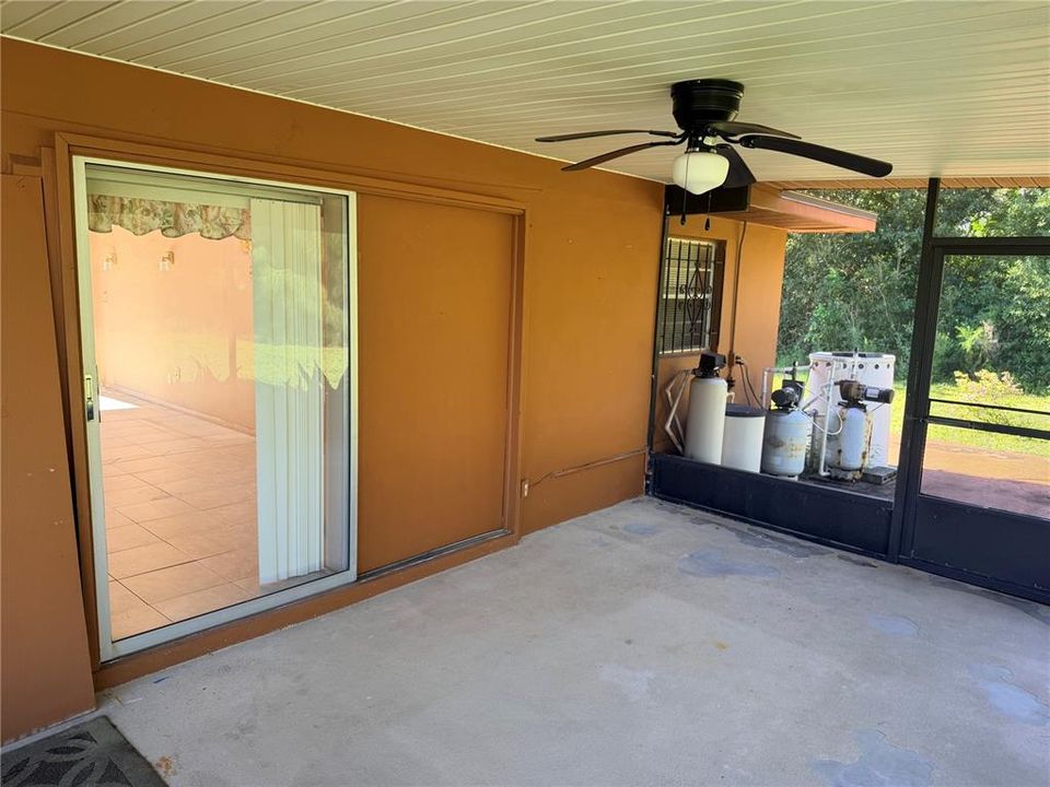 For Sale: $179,000 (2 beds, 2 baths, 910 Square Feet)