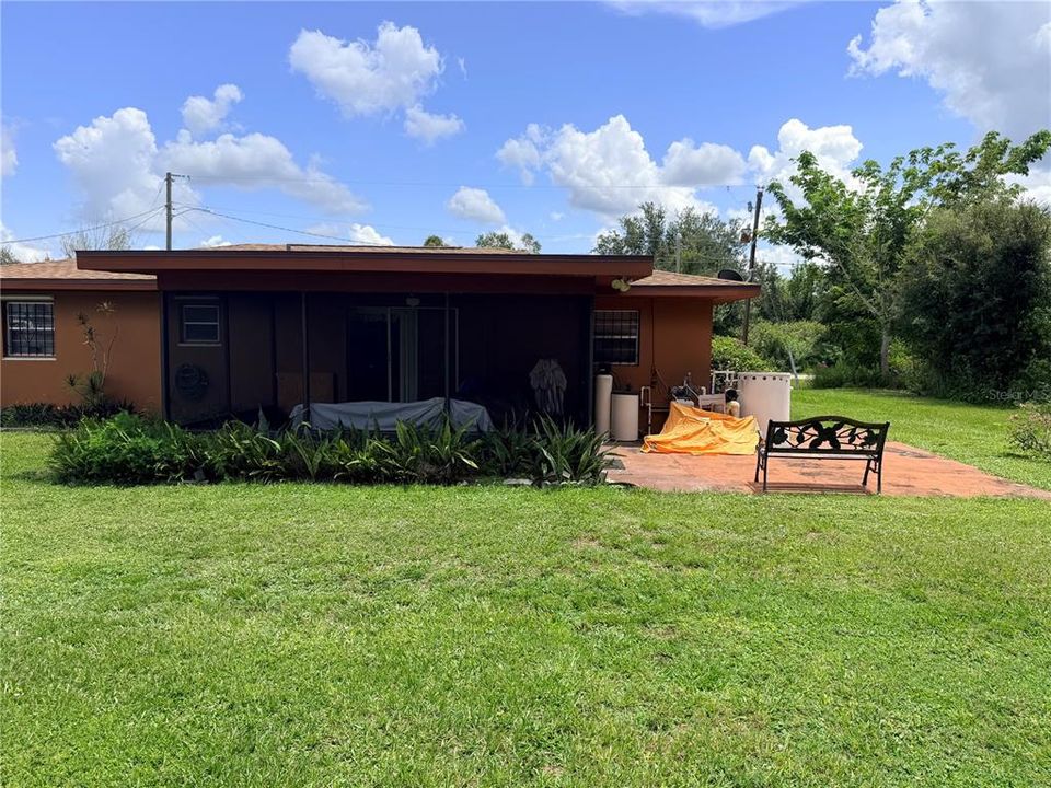 For Sale: $189,000 (2 beds, 2 baths, 910 Square Feet)