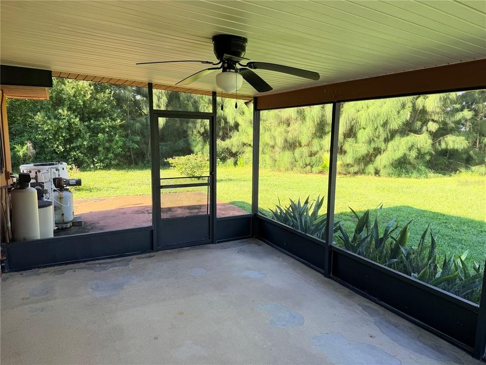 For Sale: $179,000 (2 beds, 2 baths, 910 Square Feet)