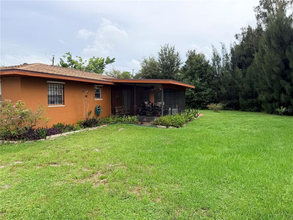 For Sale: $189,000 (2 beds, 2 baths, 910 Square Feet)