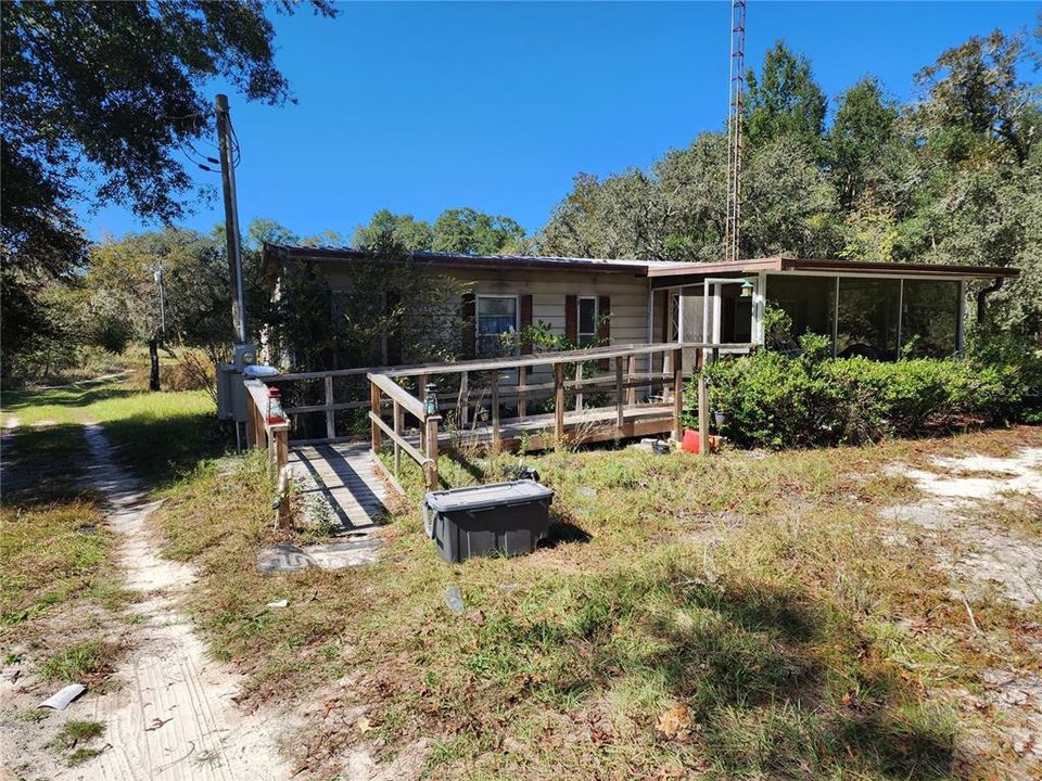 For Sale: $500,000 (2 beds, 2 baths, 864 Square Feet)