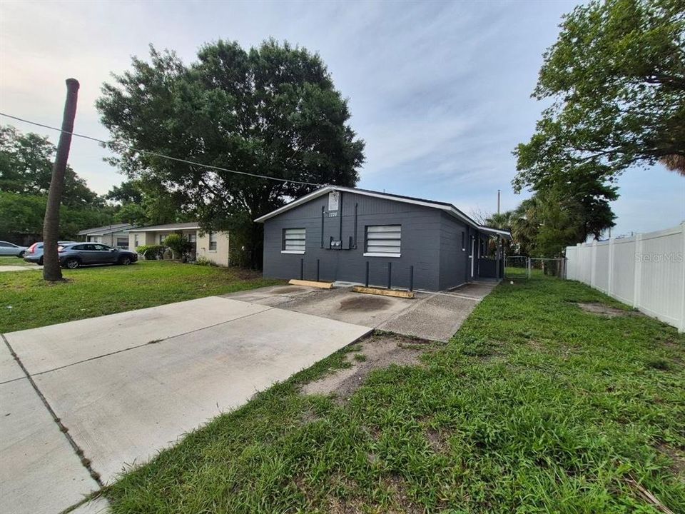 For Rent: $1,400 (2 beds, 1 baths, 598 Square Feet)