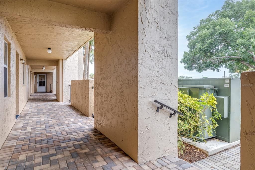 For Sale: $190,000 (2 beds, 2 baths, 970 Square Feet)