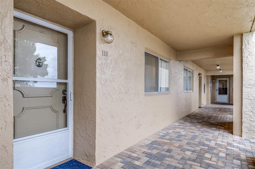 For Sale: $190,000 (2 beds, 2 baths, 970 Square Feet)