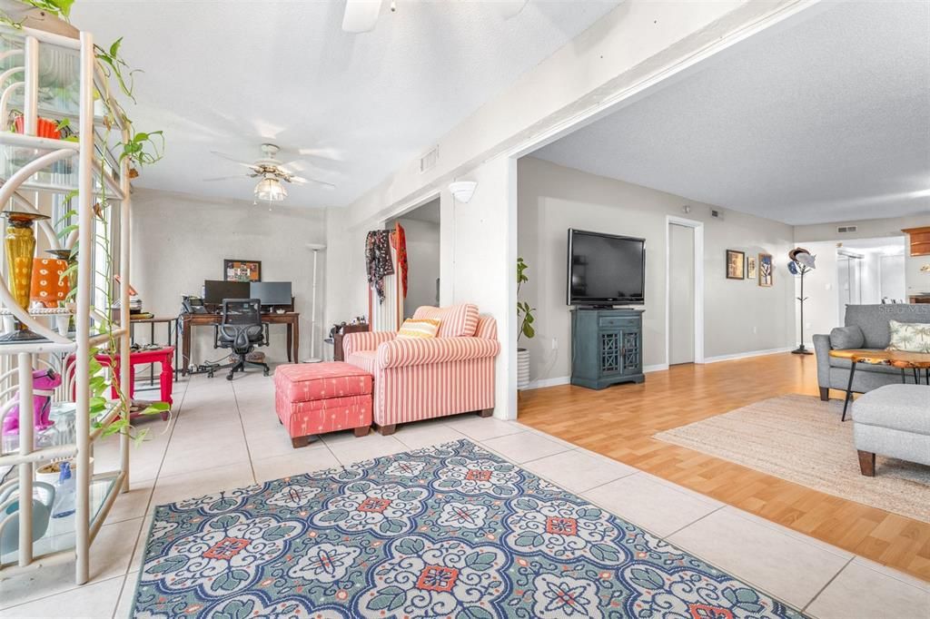 For Sale: $190,000 (2 beds, 2 baths, 970 Square Feet)