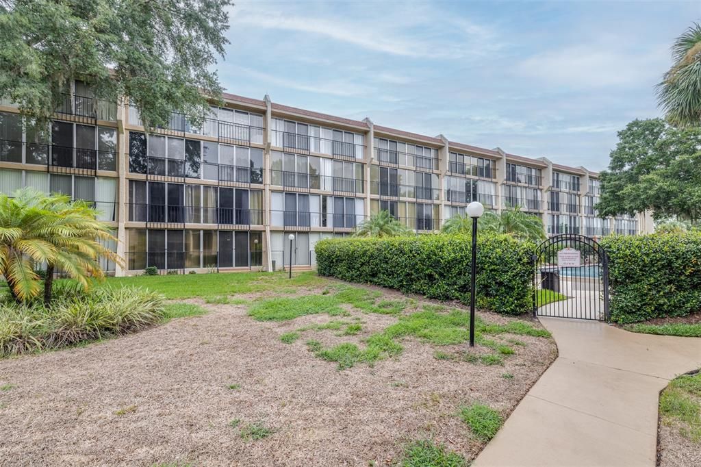 For Sale: $190,000 (2 beds, 2 baths, 970 Square Feet)