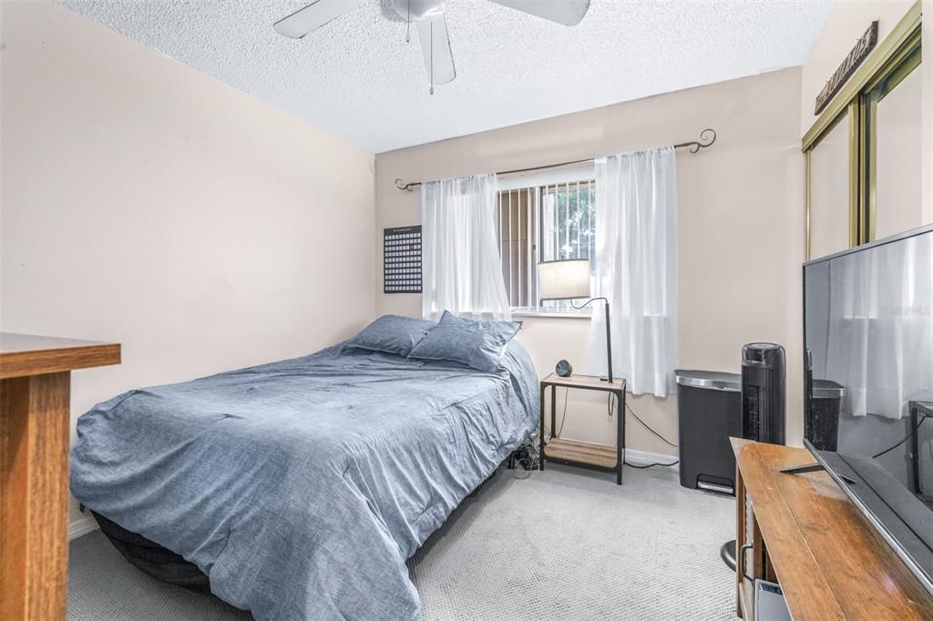 For Sale: $190,000 (2 beds, 2 baths, 970 Square Feet)