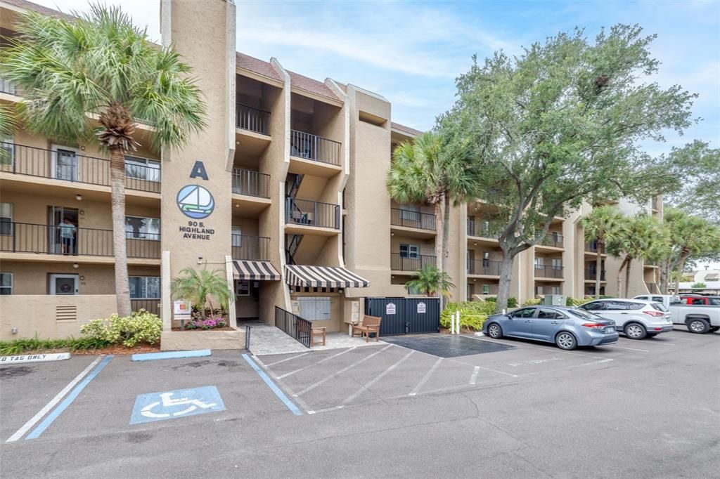 For Sale: $190,000 (2 beds, 2 baths, 970 Square Feet)