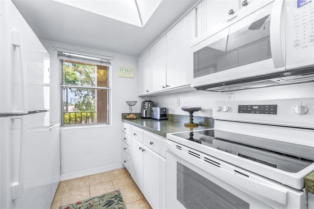For Sale: $190,000 (2 beds, 2 baths, 970 Square Feet)