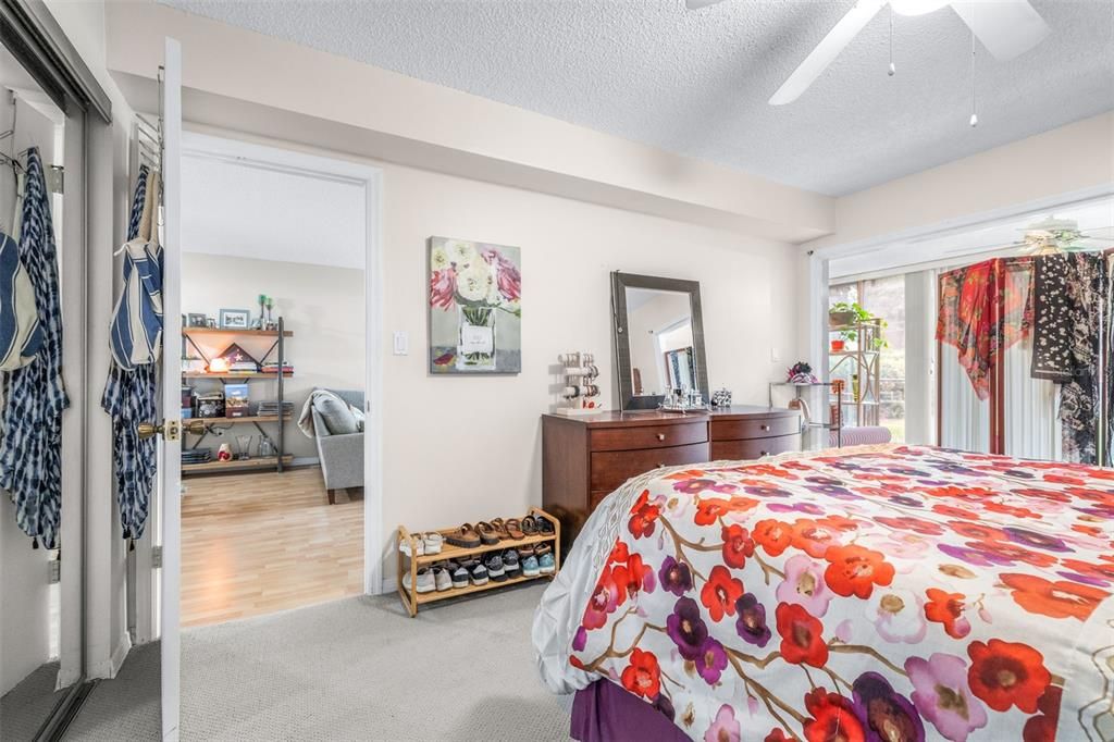 For Sale: $190,000 (2 beds, 2 baths, 970 Square Feet)