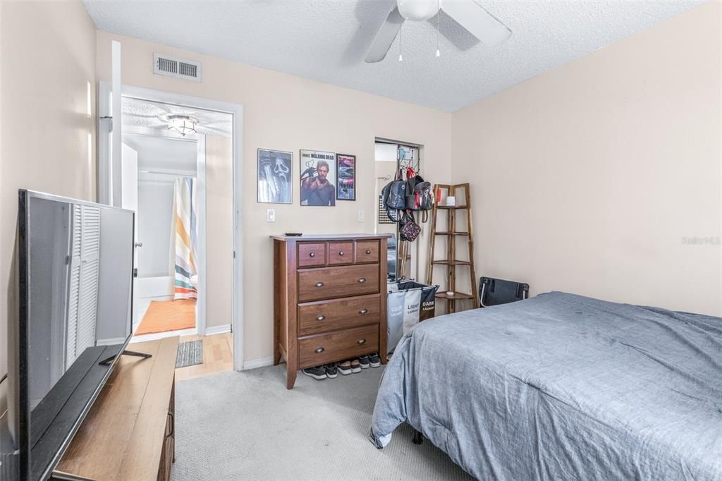 For Sale: $190,000 (2 beds, 2 baths, 970 Square Feet)