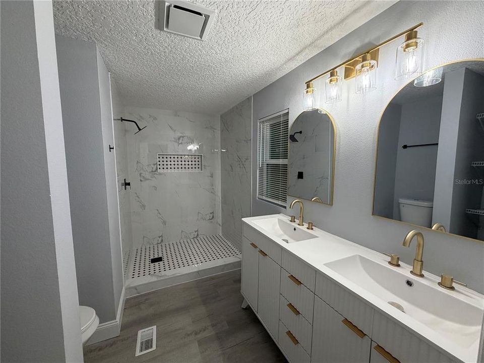 На продажу: $259,000 (3 спален, 2 ванн, 1456 Квадратных фут)