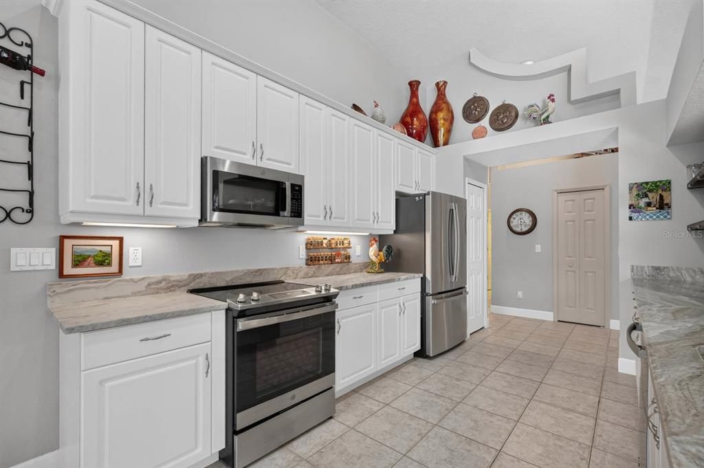For Sale: $530,000 (3 beds, 2 baths, 1926 Square Feet)