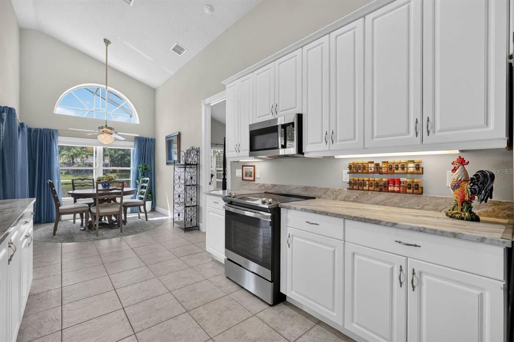 For Sale: $530,000 (3 beds, 2 baths, 1926 Square Feet)