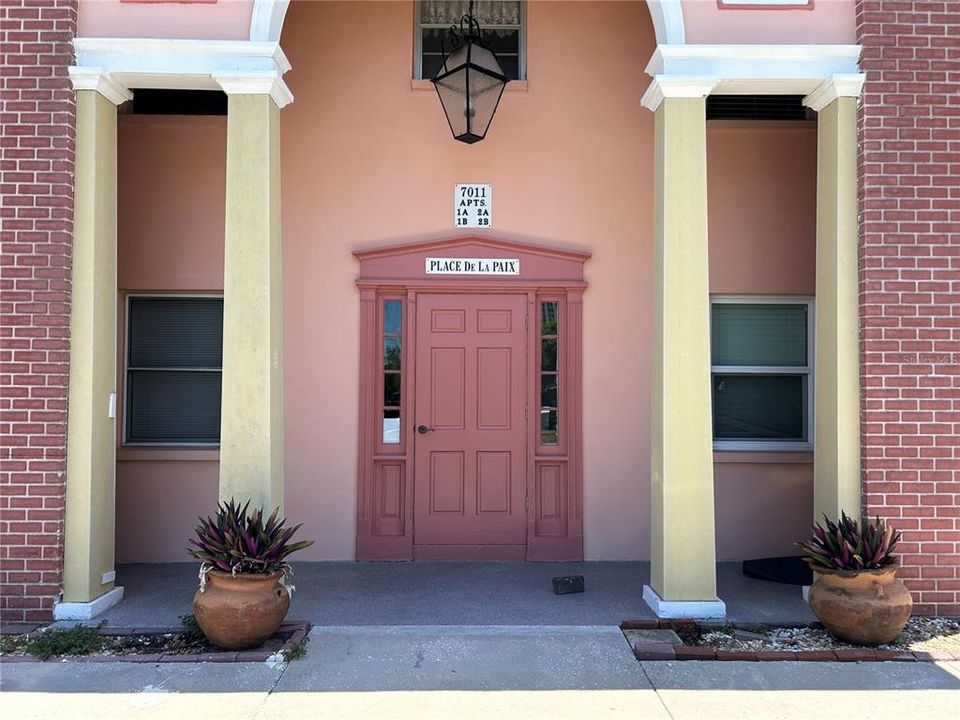 For Sale: $119,000 (1 beds, 1 baths, 725 Square Feet)