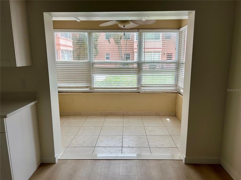 For Sale: $119,000 (1 beds, 1 baths, 725 Square Feet)
