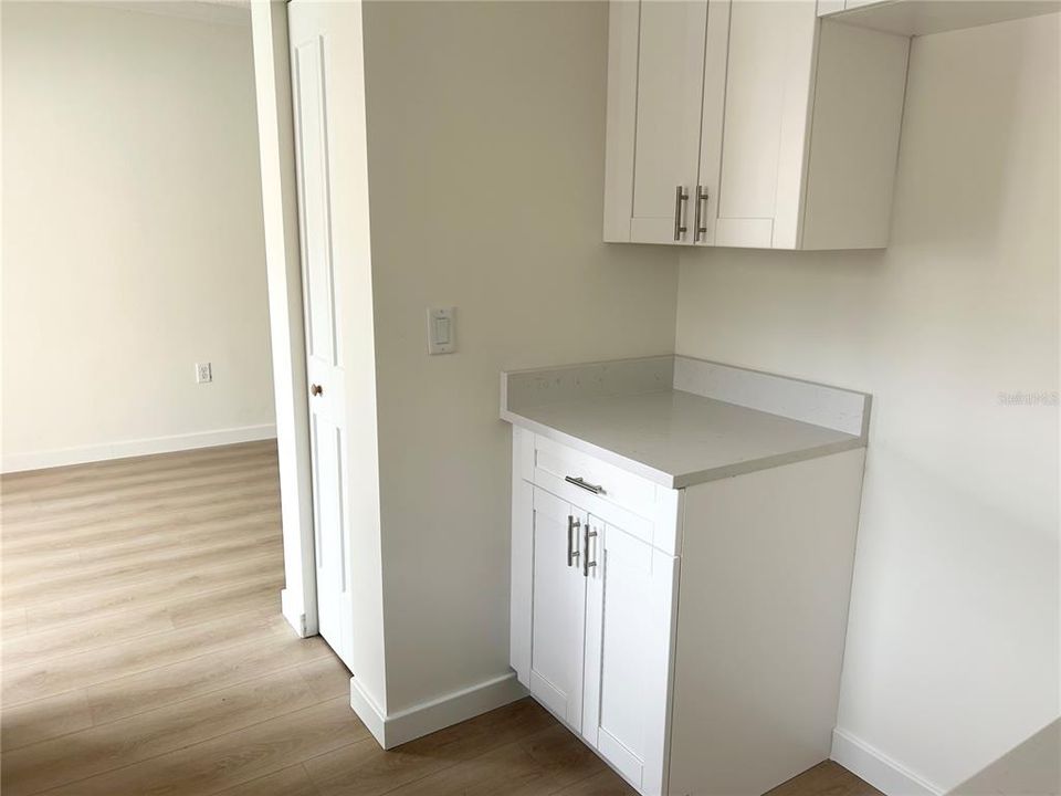 For Sale: $119,000 (1 beds, 1 baths, 725 Square Feet)