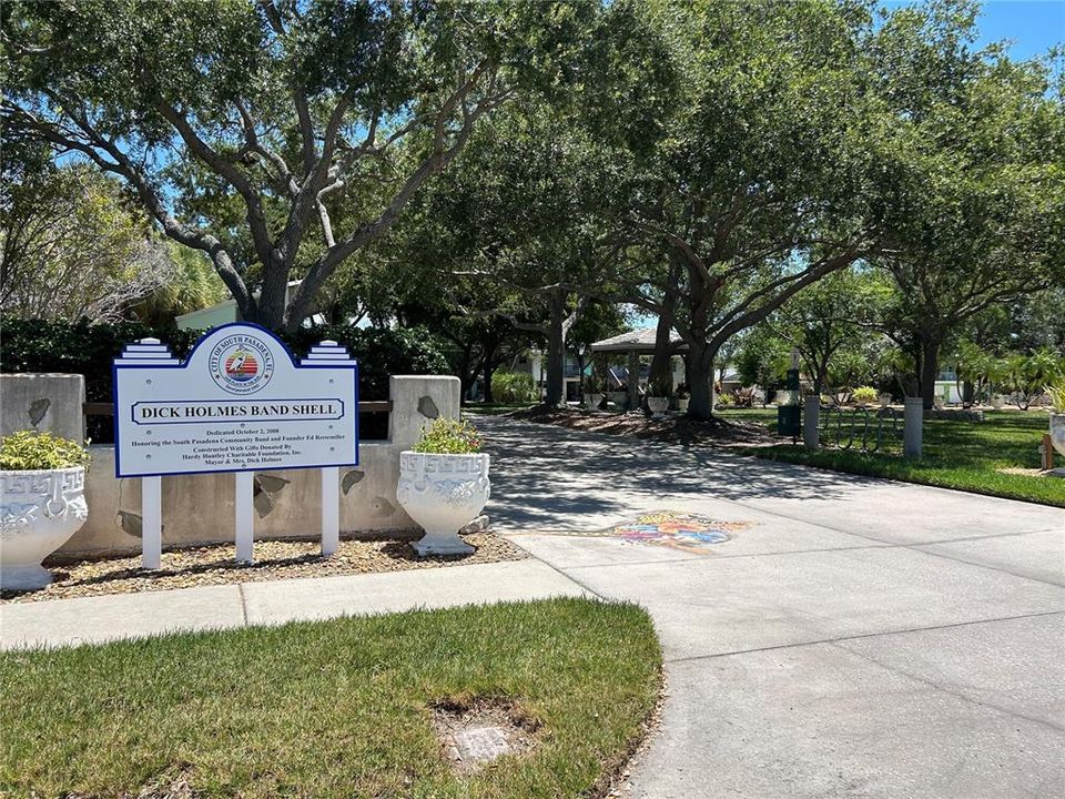 For Sale: $119,000 (1 beds, 1 baths, 725 Square Feet)